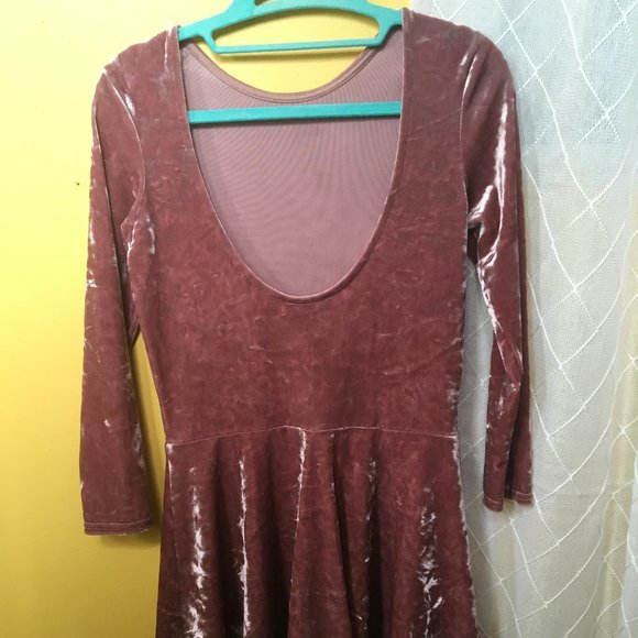 Backless crushed velvet dress - Picture 3 of 3